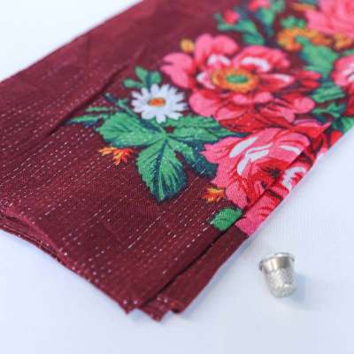 Foulard kabyle bordeaux brillant pour toutes occasions