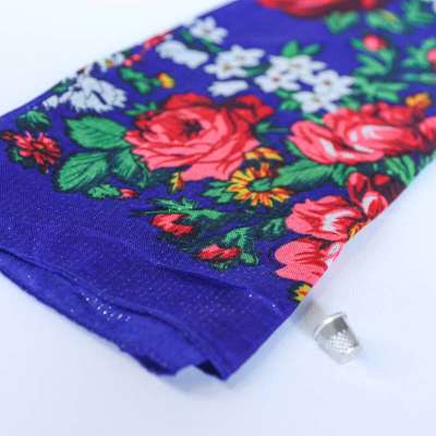 Foulard kabyle bleu royal avec motifs floraux et fils lurex brillants