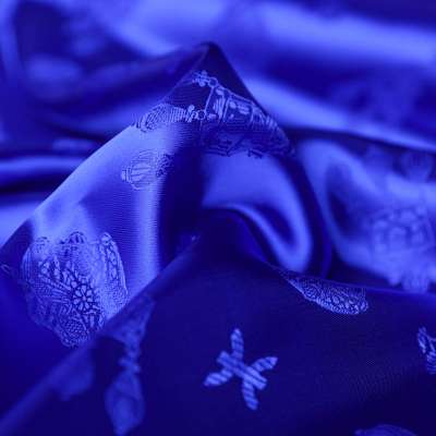 Tissu satin bleu royal imprimé bijoux kabyles pour robes