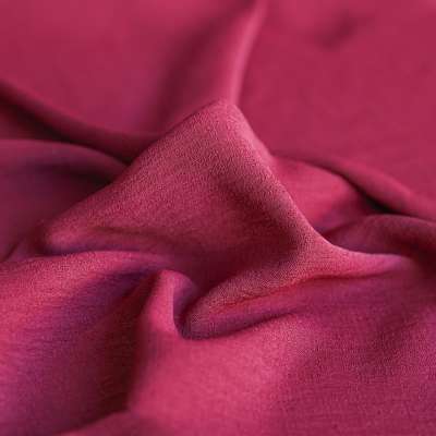 Tissu microfibre froissé bordeaux léger et confortable